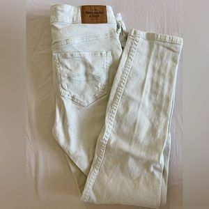 Abercrombie & Fitch cropped jeans size (2) or w26